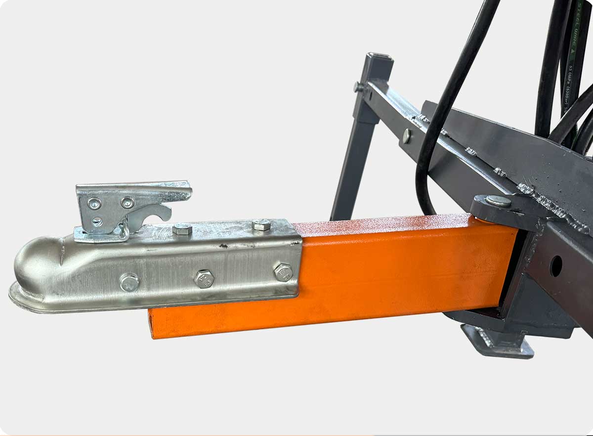 Trailer in legno con gru Trailer in legno con gru